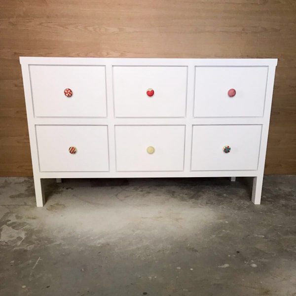 Chest of drawers with hand painted knobs